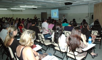 Projeto Fazendo Minha História auxilia crianças em abrigos